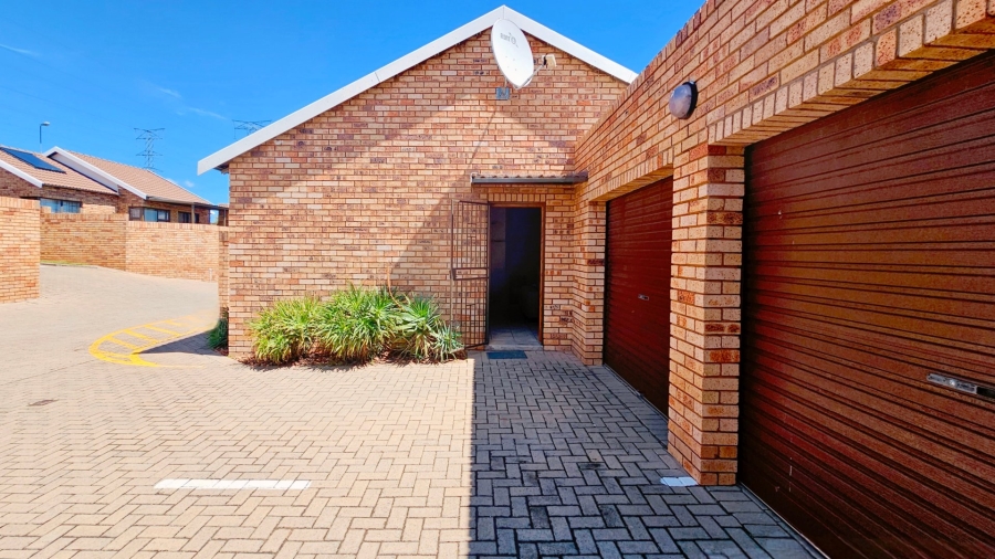 2 Bedroom Property for Sale in Hillside Free State